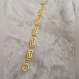 Gold tone bracelet